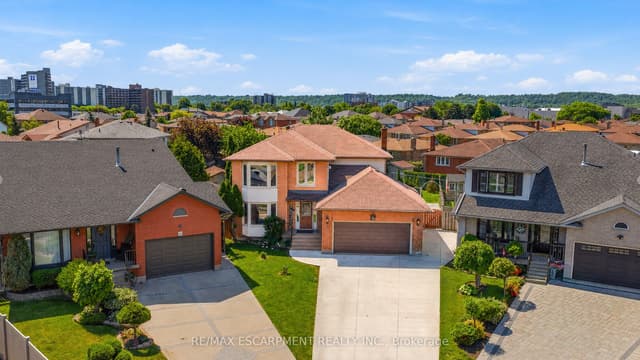 Detached at 15 Talia Court, Hamilton, ON L6E 4X8