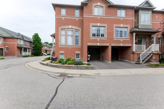 Condo Townhouse at 5031 East Mill Road 38, Mississauga, ON L5V 2M5