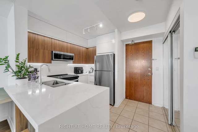 Condo Apartment at 11 Oneida Crescent 1202, Richmond Hill, ON L4B 0A1