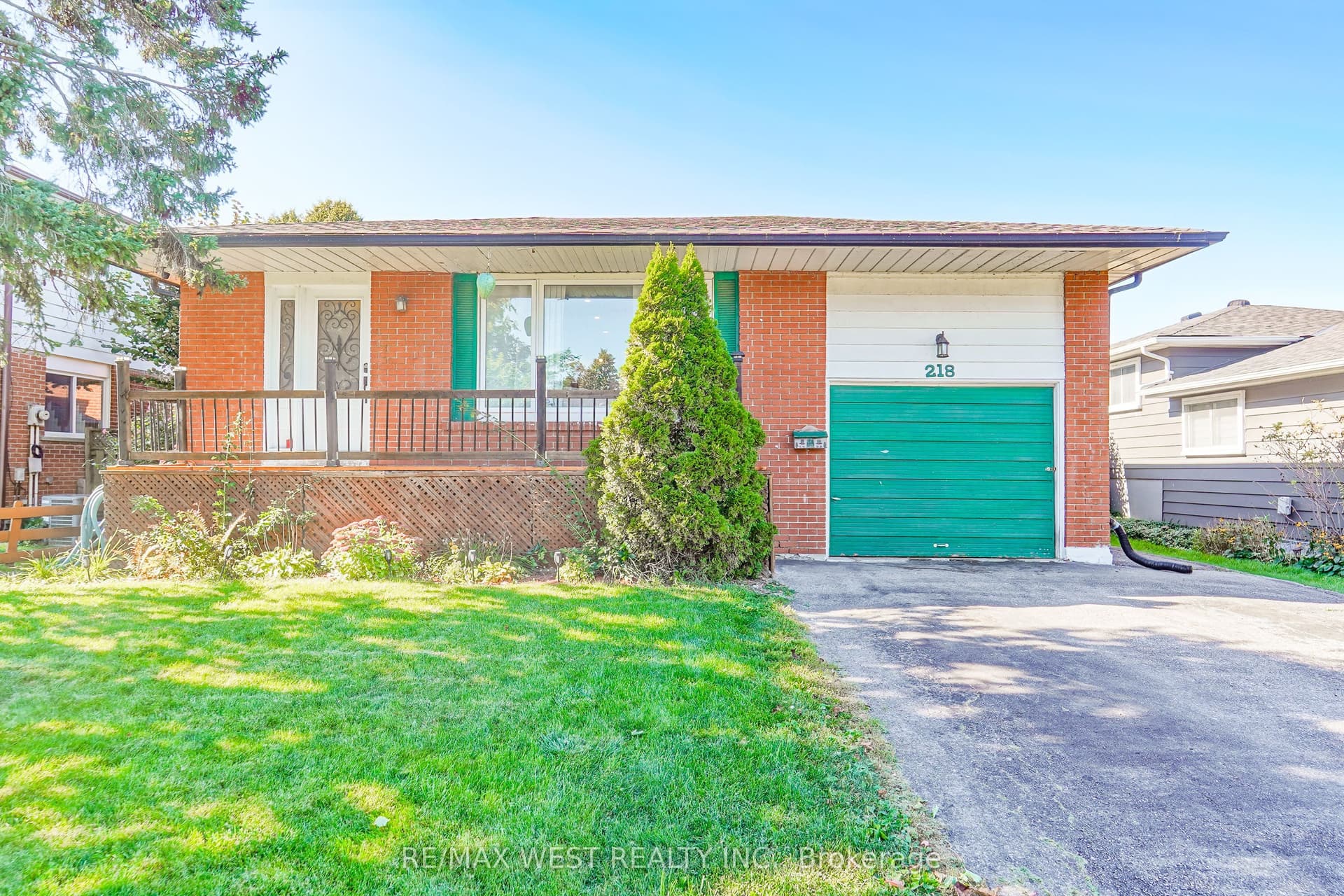 218 Quetico Ave