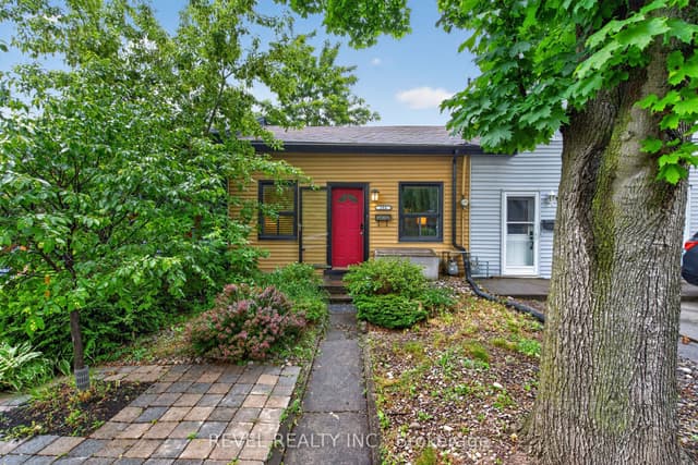 Att/Row/Townhouse at 153 Ferrie Street E, Hamilton, ON L8L 3T4