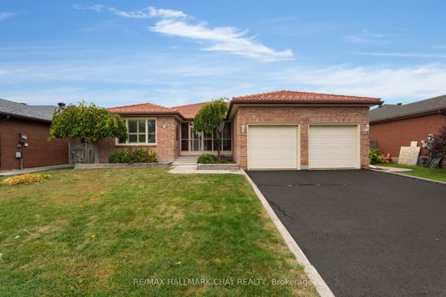 Detached at 102 Steel Street, Barrie, ON L4M 2E9