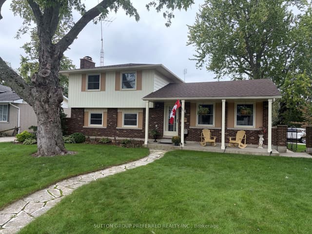 Detached at 20 Cedarwoods Crescent, Chatham-Kent, ON N7L 3W6
