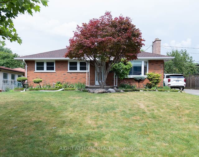 Detached at 186 King Edward Avenue, London South, ON N5Z 3T7