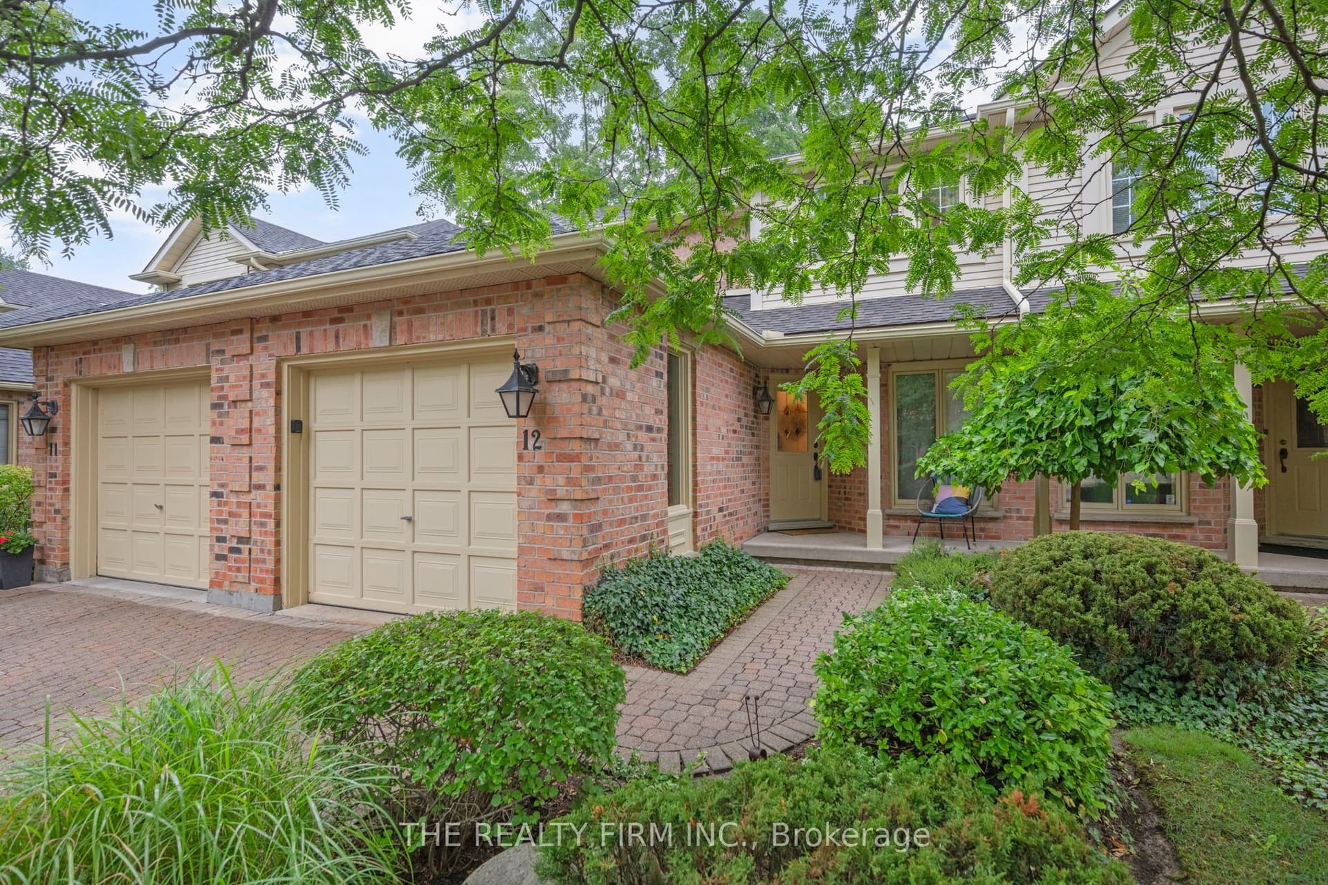Suite 12, Unit 12 · 810 Maitland St