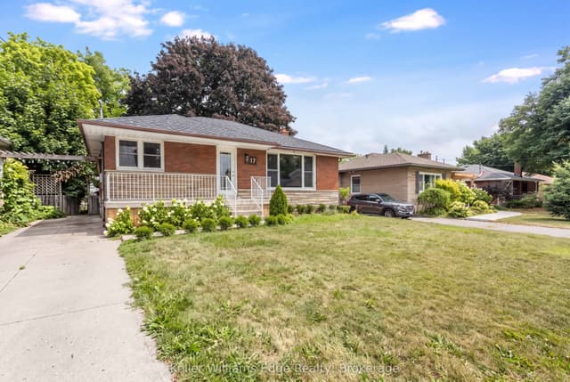 Detached at 17 West 21st Street UPPER, Hamilton, ON L9C 4M3