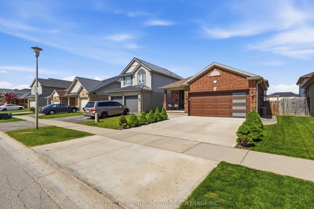 Detached at 2334 MEADOWGATE Boulevard, London South, ON N6M 1L6