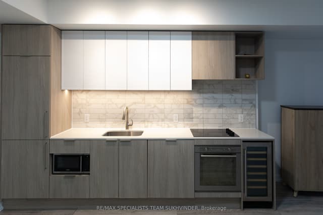 Condo Apartment at 2020 Bathurst Street 637, Toronto, ON M5P 0A6, Toronto C03