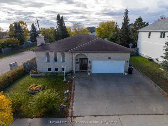 Detached at 101 Suncrest Place, Thunder Bay, ON P7A 8A2