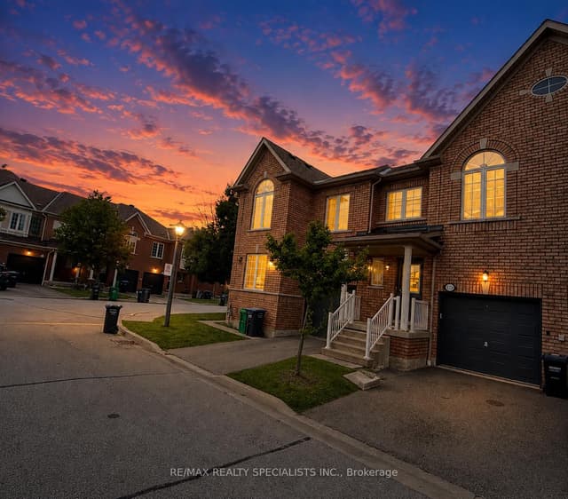 Condo Townhouse at 525 NOVO STAR Drive 172, Mississauga, ON L5W 1X8