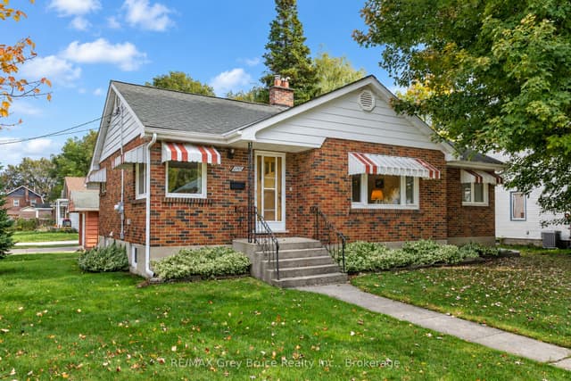 Detached at 1195 4th Avenue W, Owen Sound, ON N4K 4W3