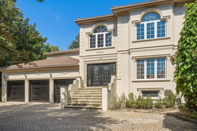 Detached at 176 Old Surrey Lane, Richmond Hill, ON L4C 7E5