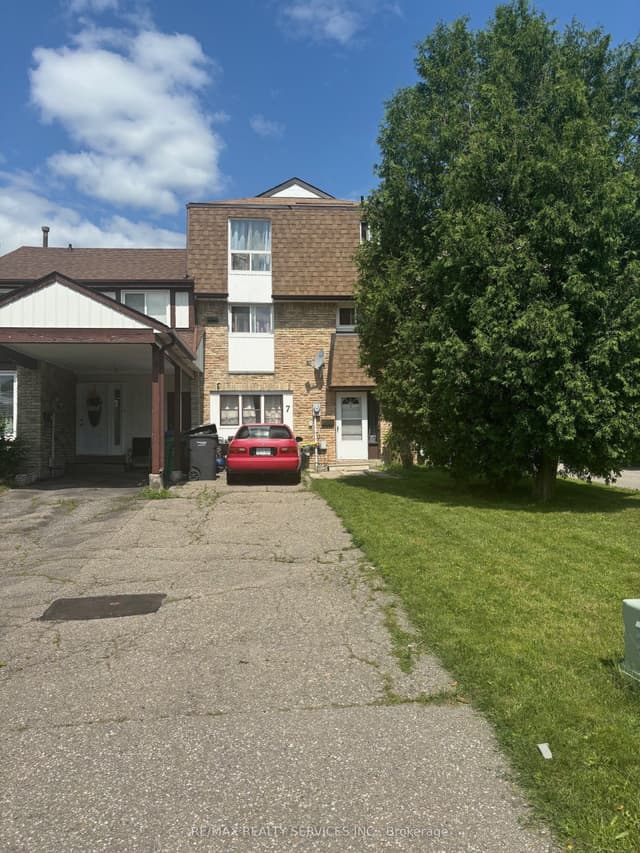 Att/Row/Townhouse at 7 Fanshawe Drive, Brampton, ON L6Z 1A7