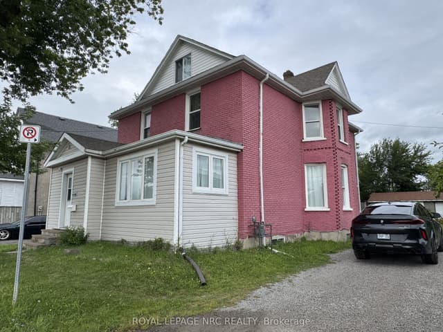 Duplex at 4148 Victoria Avenue, Niagara Falls, ON L2E 4B4