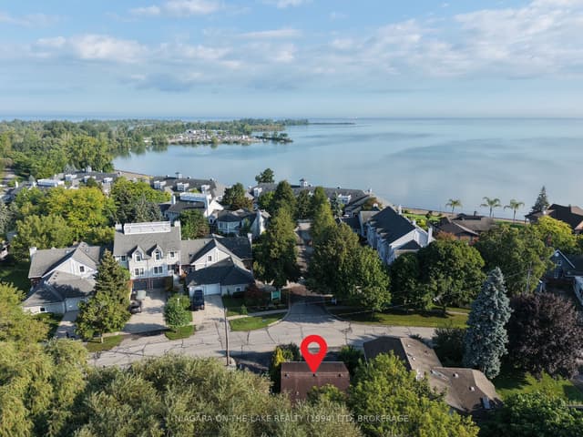 Detached at 8 Lakeside Drive, St. Catharines, ON L2M 1P2