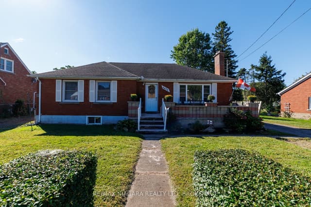 Detached at 6424 Corwin Crescent, Niagara Falls, ON L2G 2M2