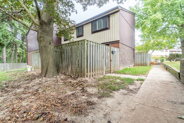 Condo Townhouse at 45 Marksam Road 121, Guelph, ON N1H 6Y9