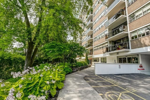 Condo Apartment at 212 Kerr Street 404, Oakville, ON L6K 3B1