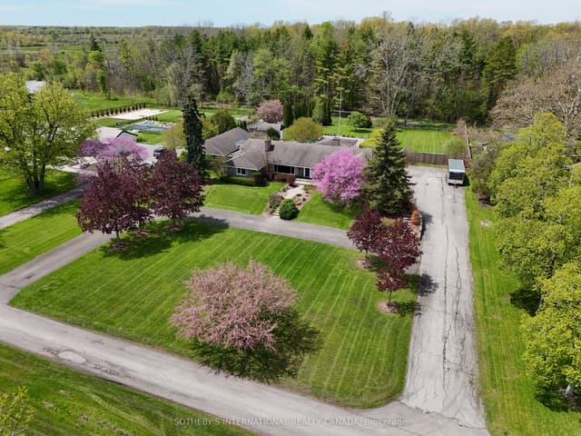 Detached at 9317 Niagara River Parkway, Niagara Falls, ON L2G 0N8