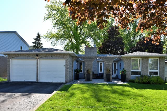 Detached at 7 HURON Street, Barrie, ON L4M 5H2