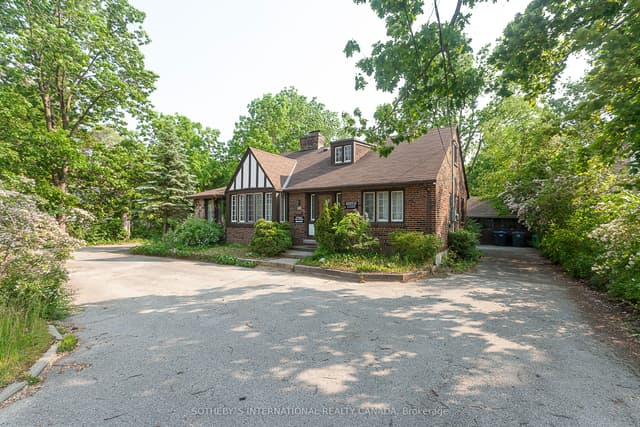 Detached at 1462 Hurontario Street, Mississauga, ON L5G 3H4