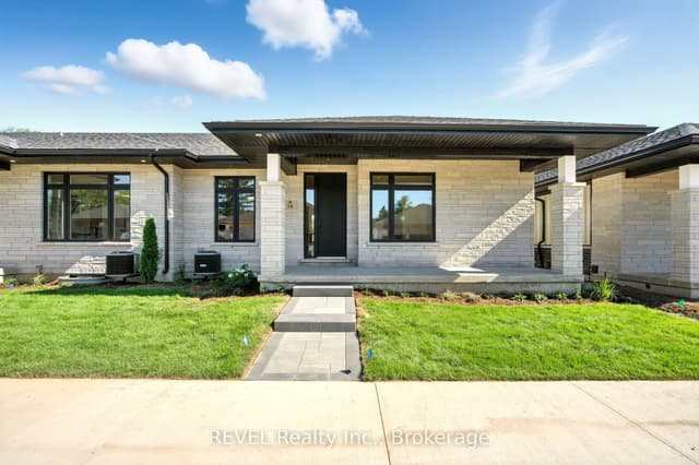 Att/Row/Townhouse at 11 Accursi Crescent, Pelham, ON L0S 1E2