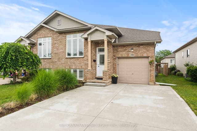 Semi-Detached at 192 Oakcrest Avenue E, Welland, ON L3C 7K3