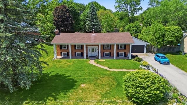 Detached at 12 Huntsman Gate, Hamilton, ON L8N 2Z7