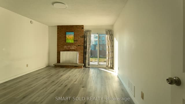 Semi-Detached at 41 Hickorynut Drive #Ground Unit, Toronto, ON M2J 4W6, Toronto C15