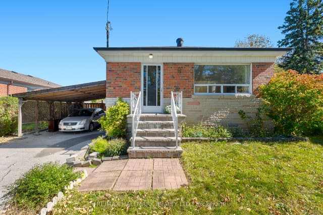 Detached at 3 Armada Court, Toronto, ON M1G 1W9, Toronto E09