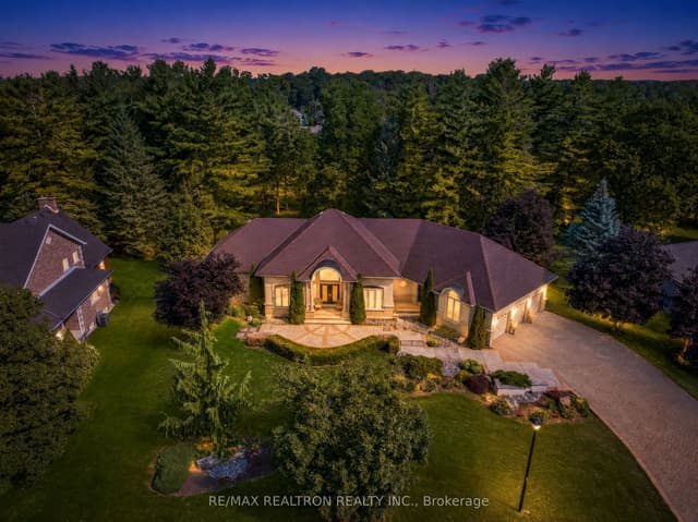 Detached at 24 Maplehyrn Avenue, East Gwillimbury, ON L0G 1V0