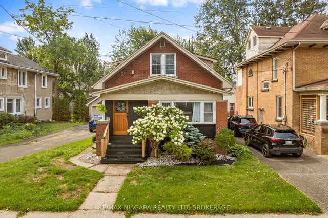 Duplex at 214 Kent Street, Port Colborne, ON L3K 3A1
