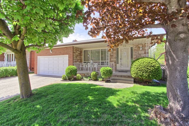 Detached at 318 Colborne Street, Bradford West Gwillimbury, ON L3Z 2E1