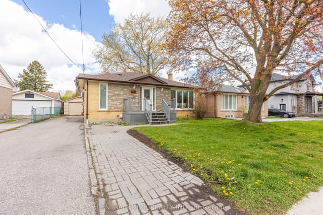 Detached at 307 Boisdale Avenue, Richmond Hill, ON L4C 1R4