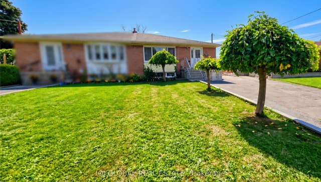 Semi-Detached at 11 Stone Court, Toronto, ON M9M 1N1, Toronto W05