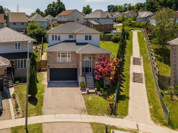 Detached at 29 Blue Lace Crescent, Kitchener, ON N2E 3W8