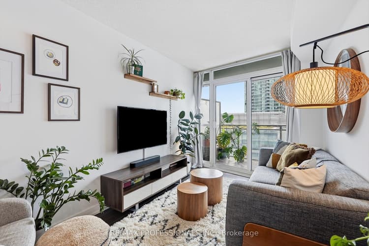 38 Dan Leckie Way