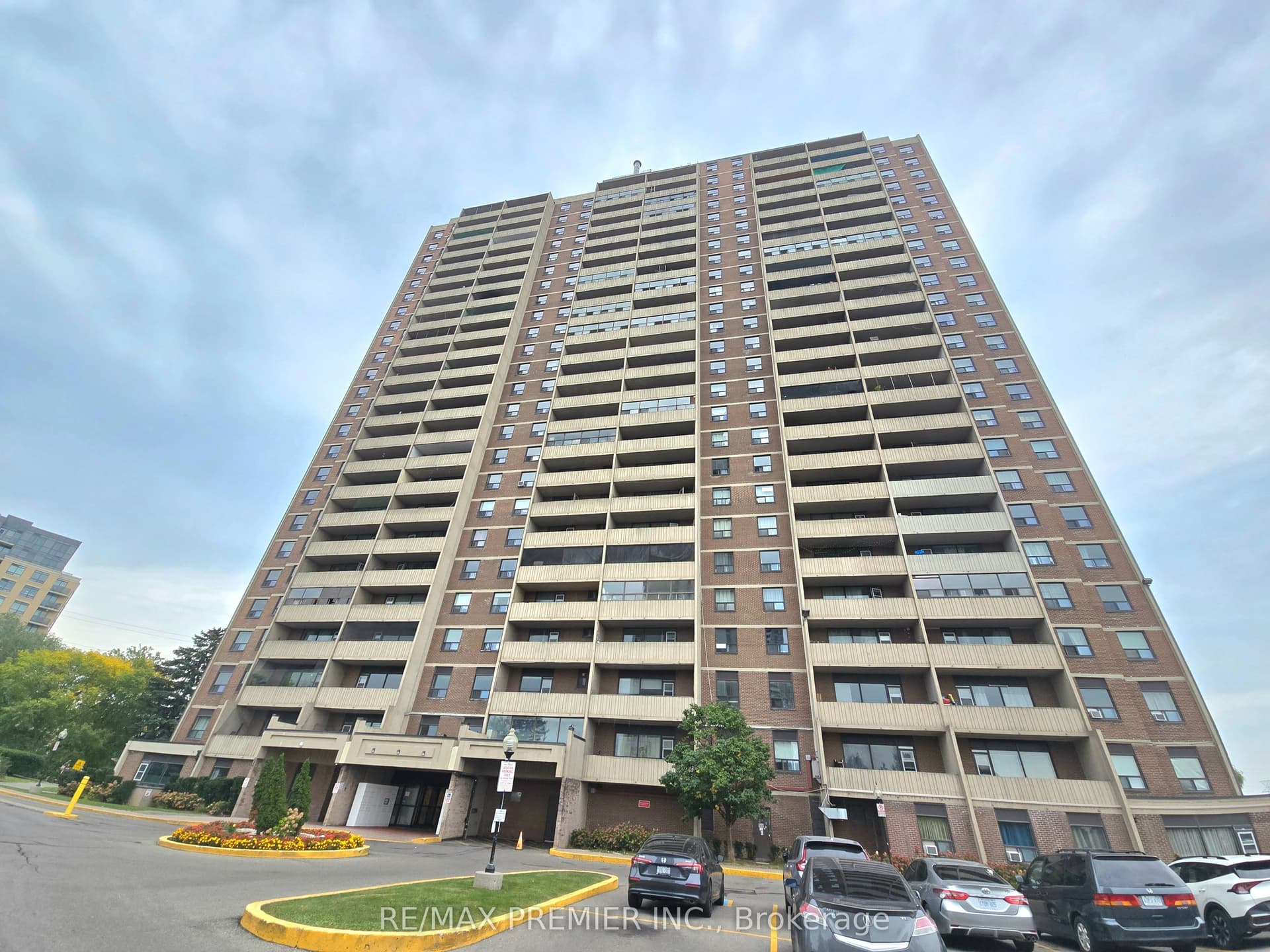 3390 Weston Road in M9M