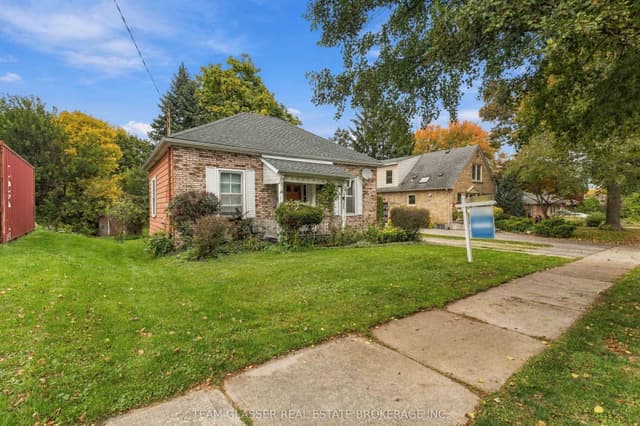 Detached at 666 St James Street, London East, ON N5Y 3P8