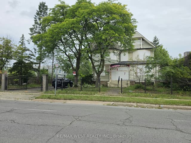 Detached at 24 Burgar Street, Welland, ON L3B 2S7