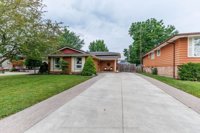 Detached at 74 Pinehurst Drive, Welland, ON L3C 3J1