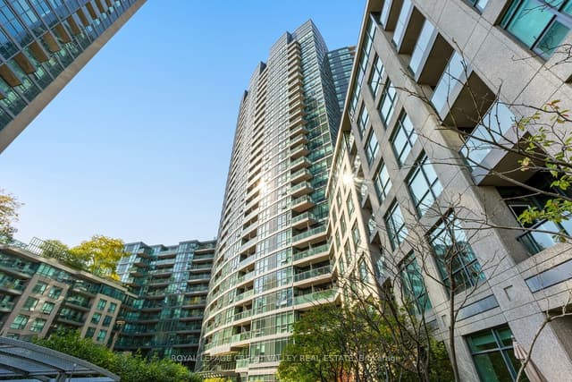 Condo Apartment at 231 Fort York Boulevard 123, Toronto, ON M5V 1B2, Toronto C01