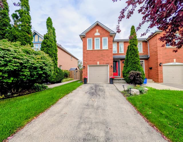 Att/Row/Townhouse at 2213 Ridge Landing, Oakville, ON L6M 3L7