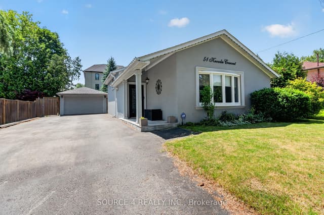 Detached at 51 Knowles Crescent, Aurora, ON L4G 1Z6