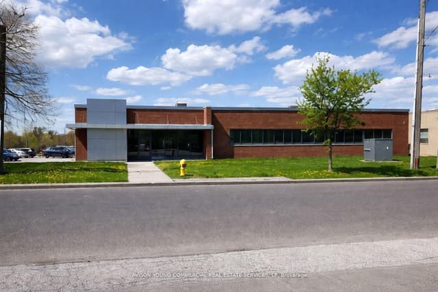Office at 90 Wingold Avenue 2, Toronto, ON M6B 1P5, Toronto W04
