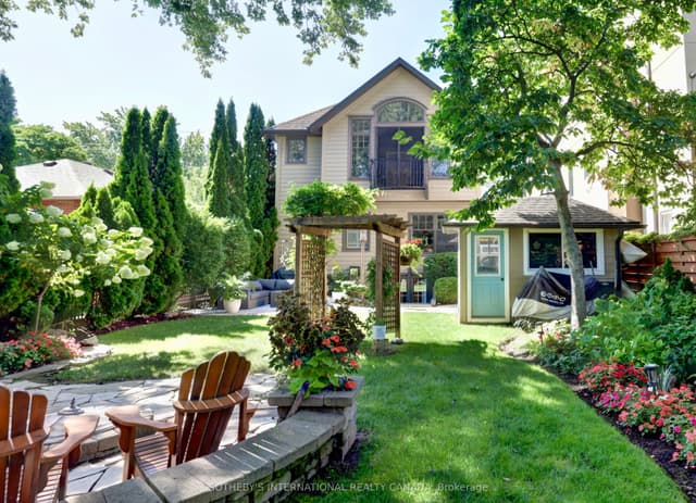 Detached at 31 Maple Avenue N, Mississauga, ON L5H 2R9