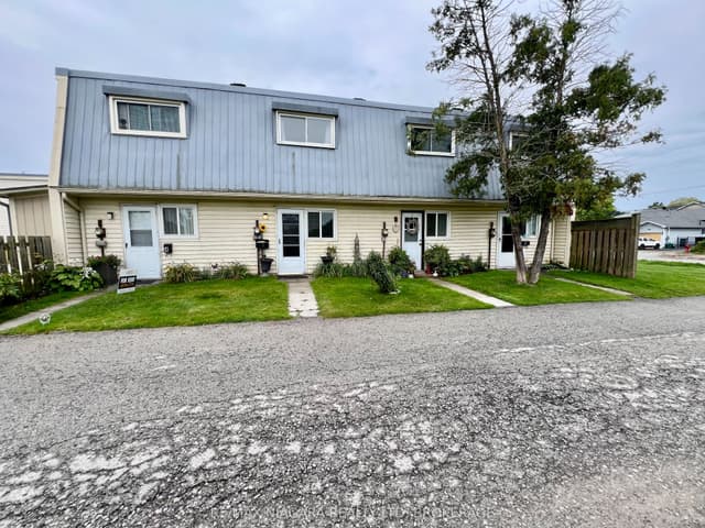 Condo Townhouse at 8646 Willoughby Drive 2, Niagara Falls, ON L2G 6X7