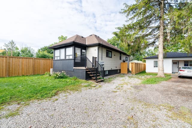 Duplex at 13 Duncan Street W, Welland, ON L3B 2C5