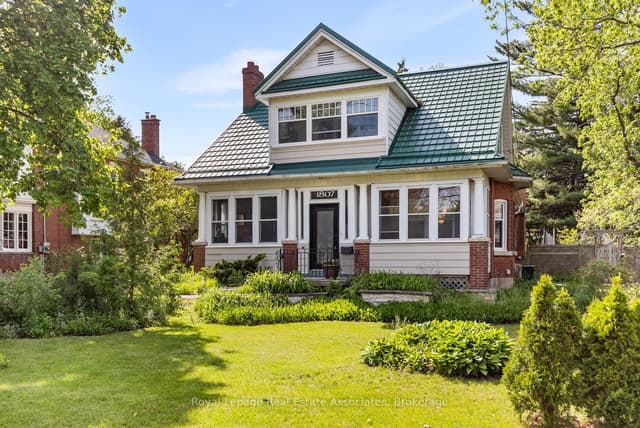 Detached at 1807 Balsam Avenue, Mississauga, ON L5J 1L3