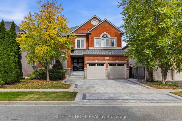 Detached at 1213 Lindenrock Drive, Oakville, ON L6H 6W2
